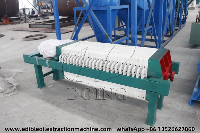 Sunflower oil filtering machine.jpg
